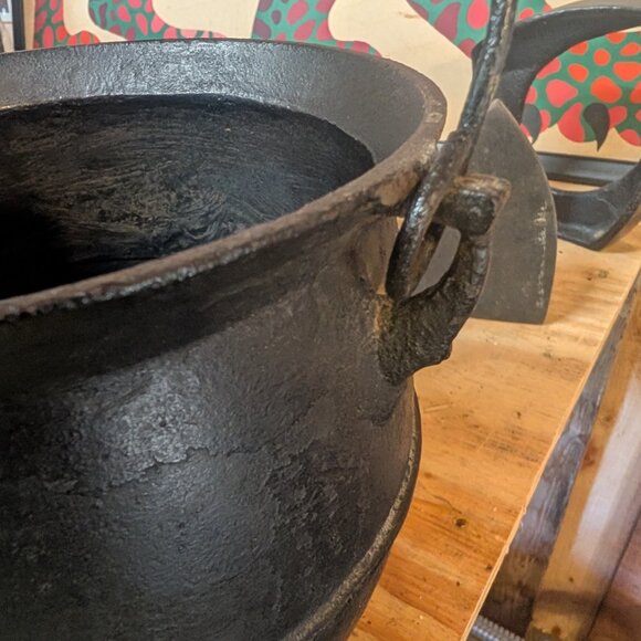 Antique Cast Iron cauldron gypsy kettle cowboy pot - Picture 5 of 5